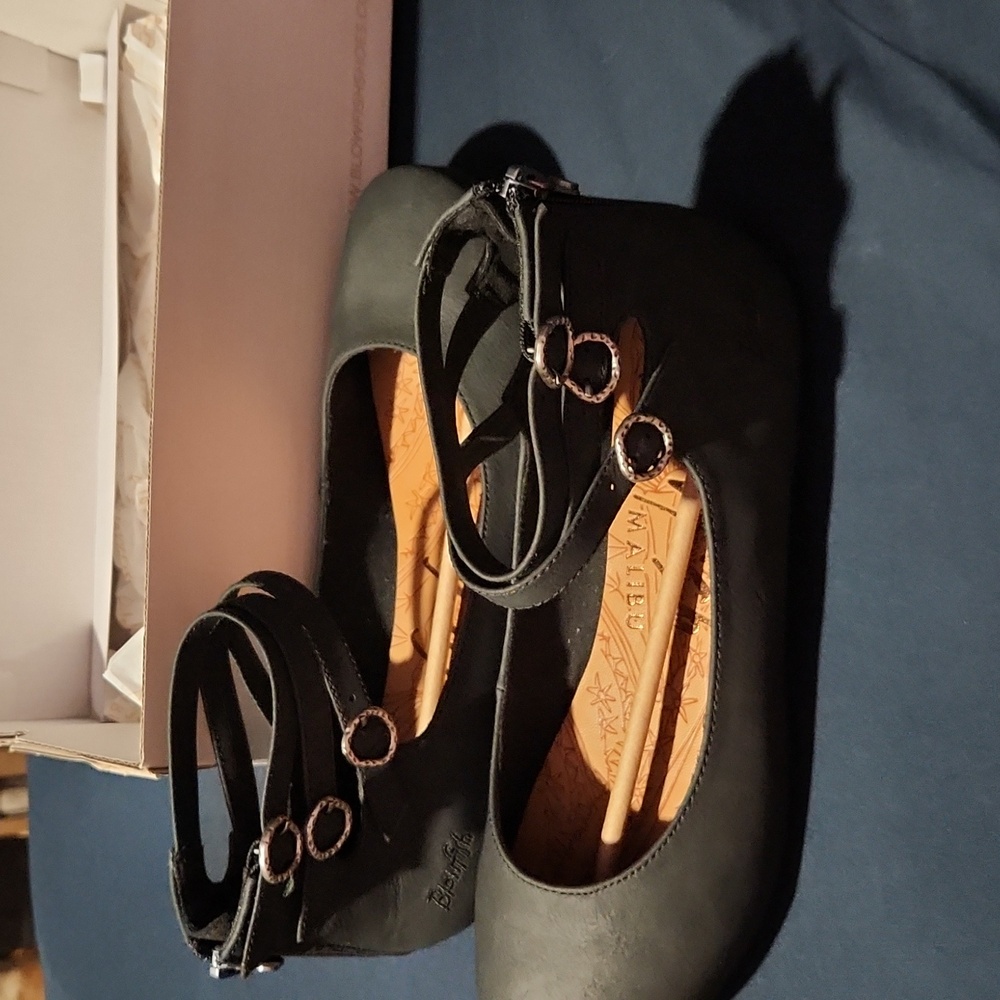 Black dress shoes